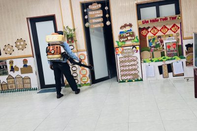 🦟🌿 HOẠT ĐỘNG PHUN THUỐC DIỆT MUỖI TẠI TRƯỜNG MẦM NON BẠCH LONG